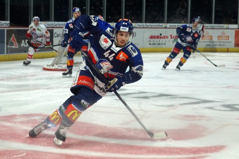 joueur de hockey sur la glace