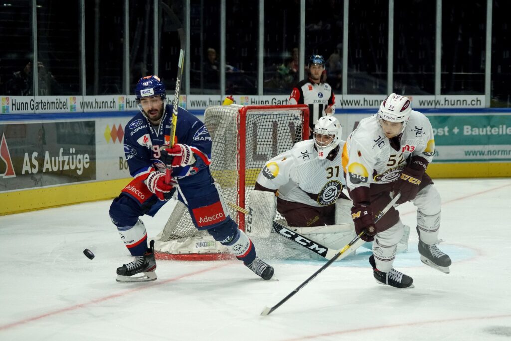 joueurs de hockey sur la glace